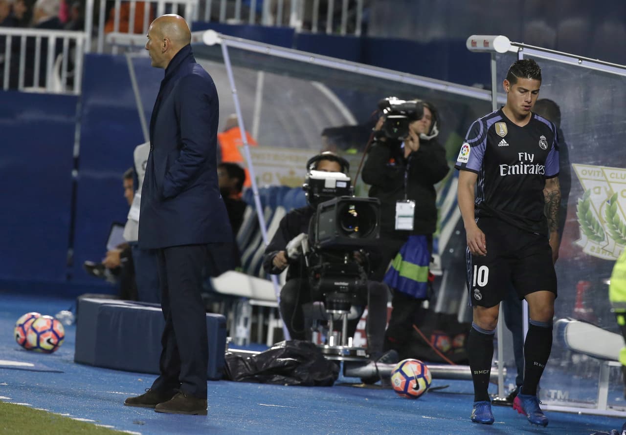 De nuevo, Zidane demostró que en sus planes poco tiene a James Rodríguez y en el minuto 72 lo sustituyó por Isco. El colombiano es el quinto jugador del Real Madrid con menos minutos en cancha esta temporada.