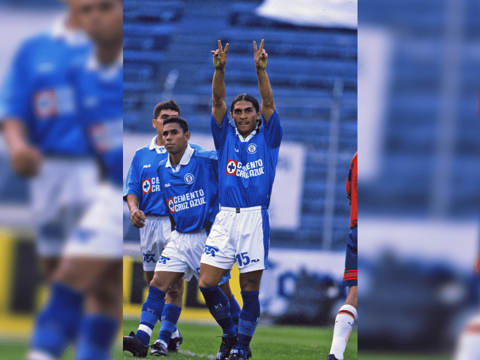Considera que, a pesar de no haber obtenido títulos, la afición del Cruz Azul es la más fiel de todas, pues ha sufrido mucho y siguen al pie del cañón.