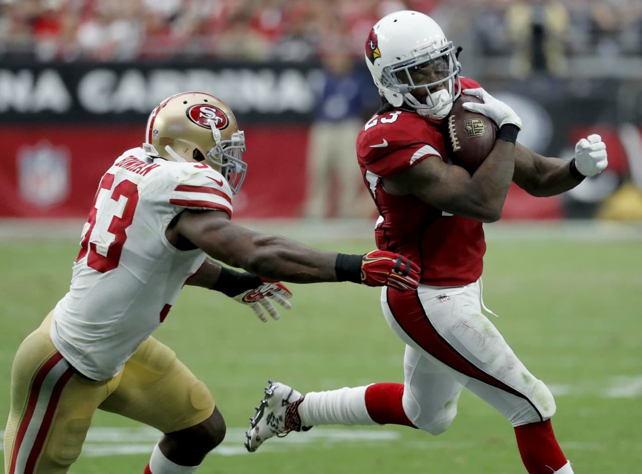 Pero la defensa de San Francisco se portó mejor en la frontal, pues Chris Johnson apenas pudo correr para 32 yardas.