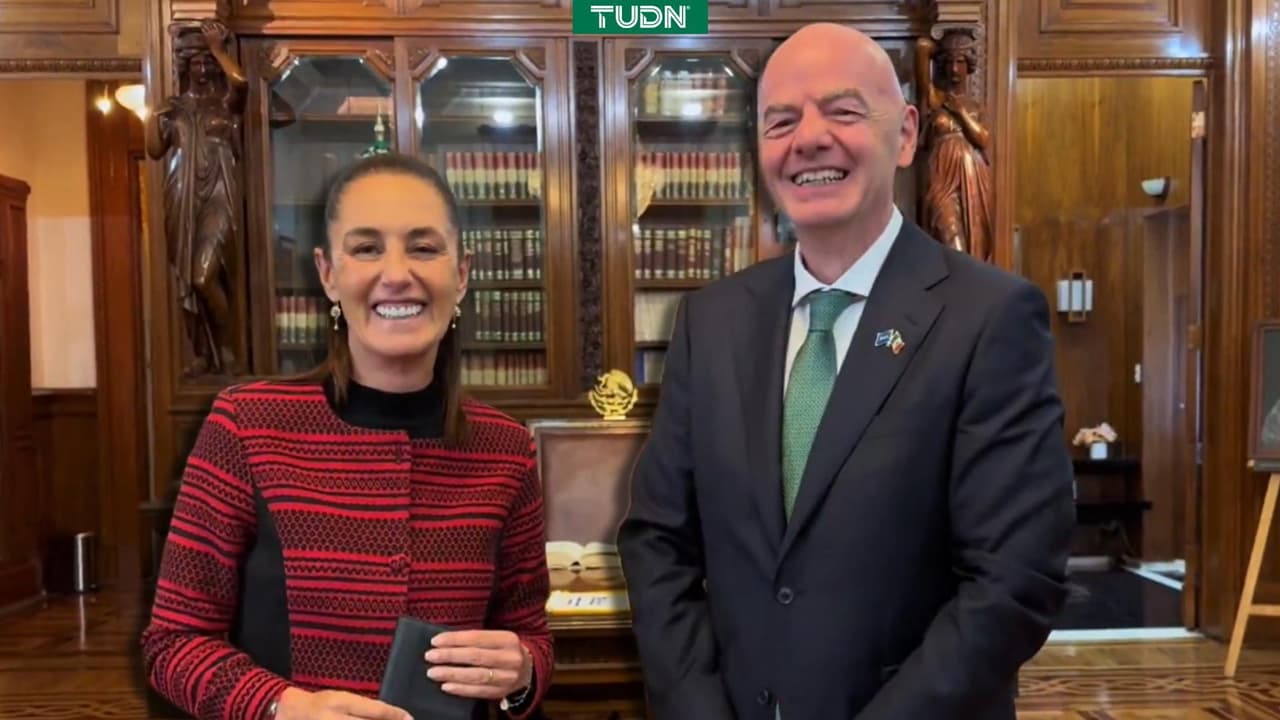 Claudia Sheinbaum recibe gran obsequio de parte de Gianni Infantino