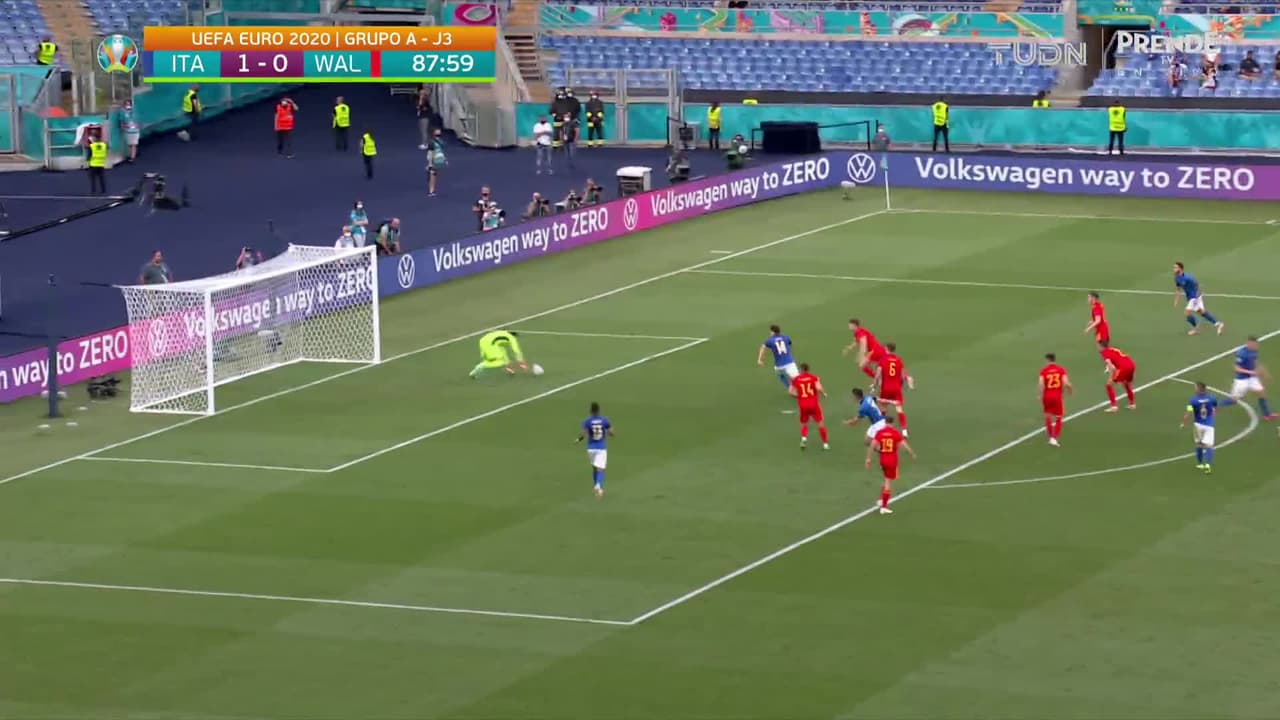 ¡TIRO ATAJADO! disparo por Andrea Belotti.