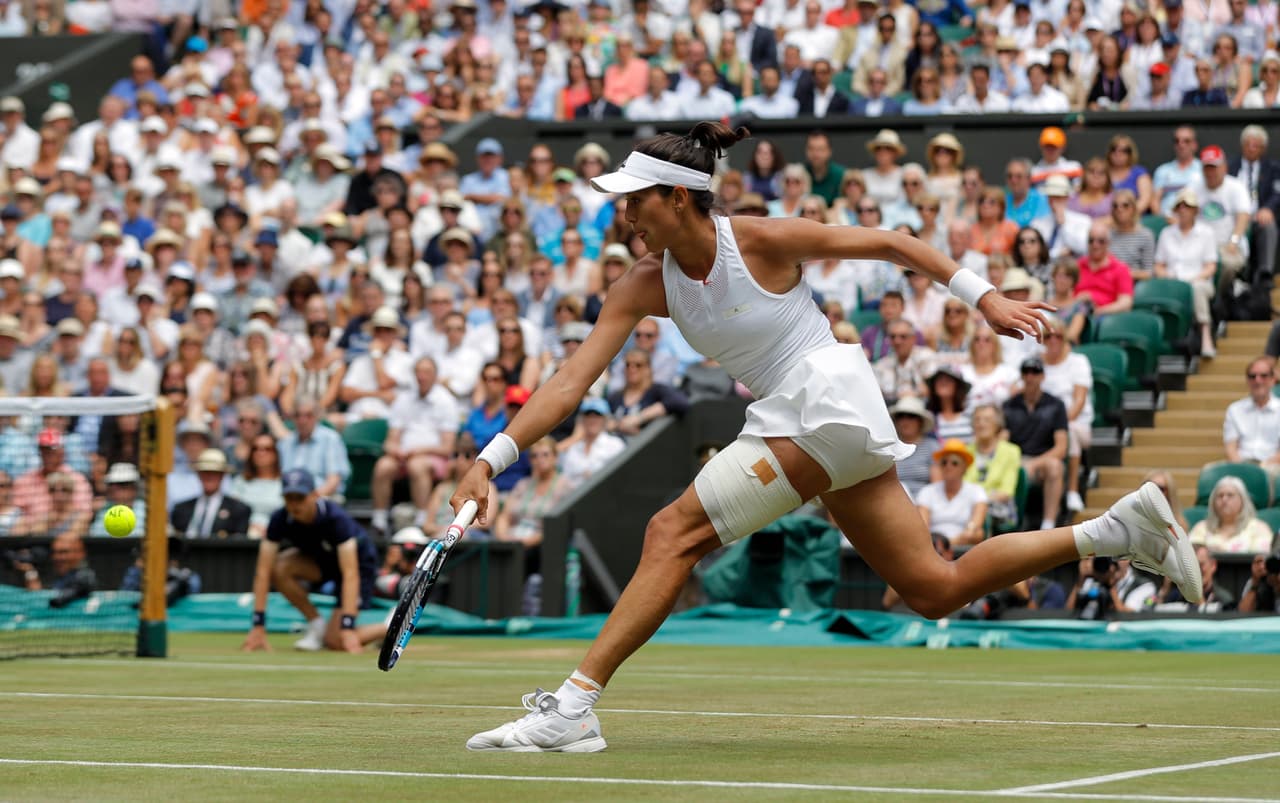 En el segundo set la situación fue un poco a mejor para Rybarikova, pero el dominio de Muguruza seguía siendo contundente.