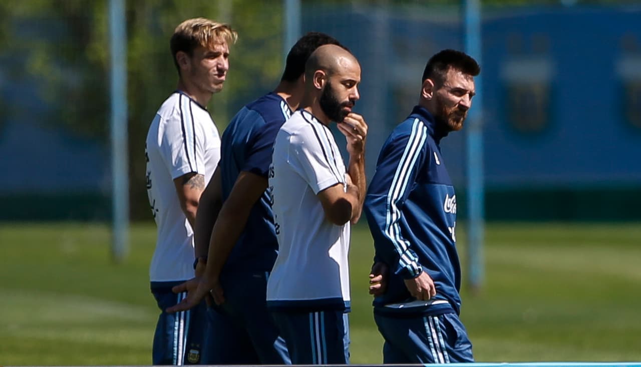 Los rostros de los referentes de Argentina muestran que se acabaron los plazos para definir su clasificación al Mundial de Rusia 2018 luego de ceder dos empates como local, el último con Perú.