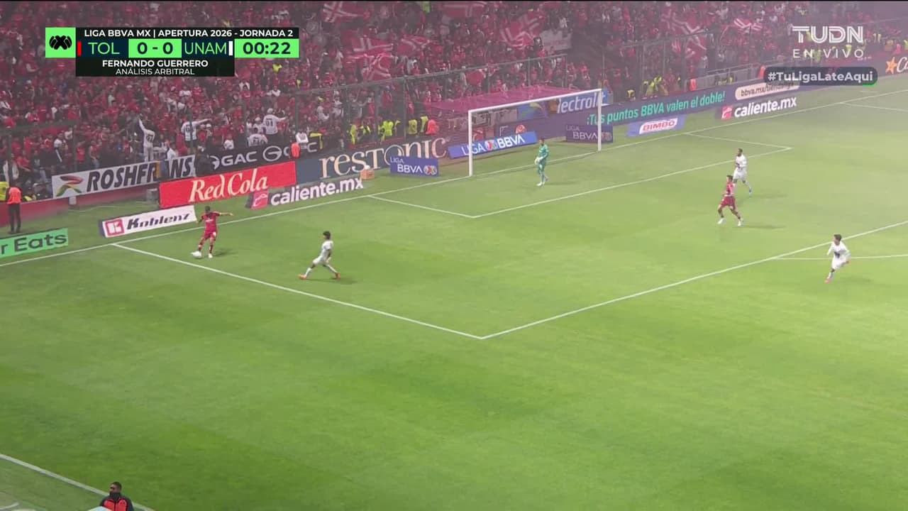 Arranca el partido y la pelota está en juego.