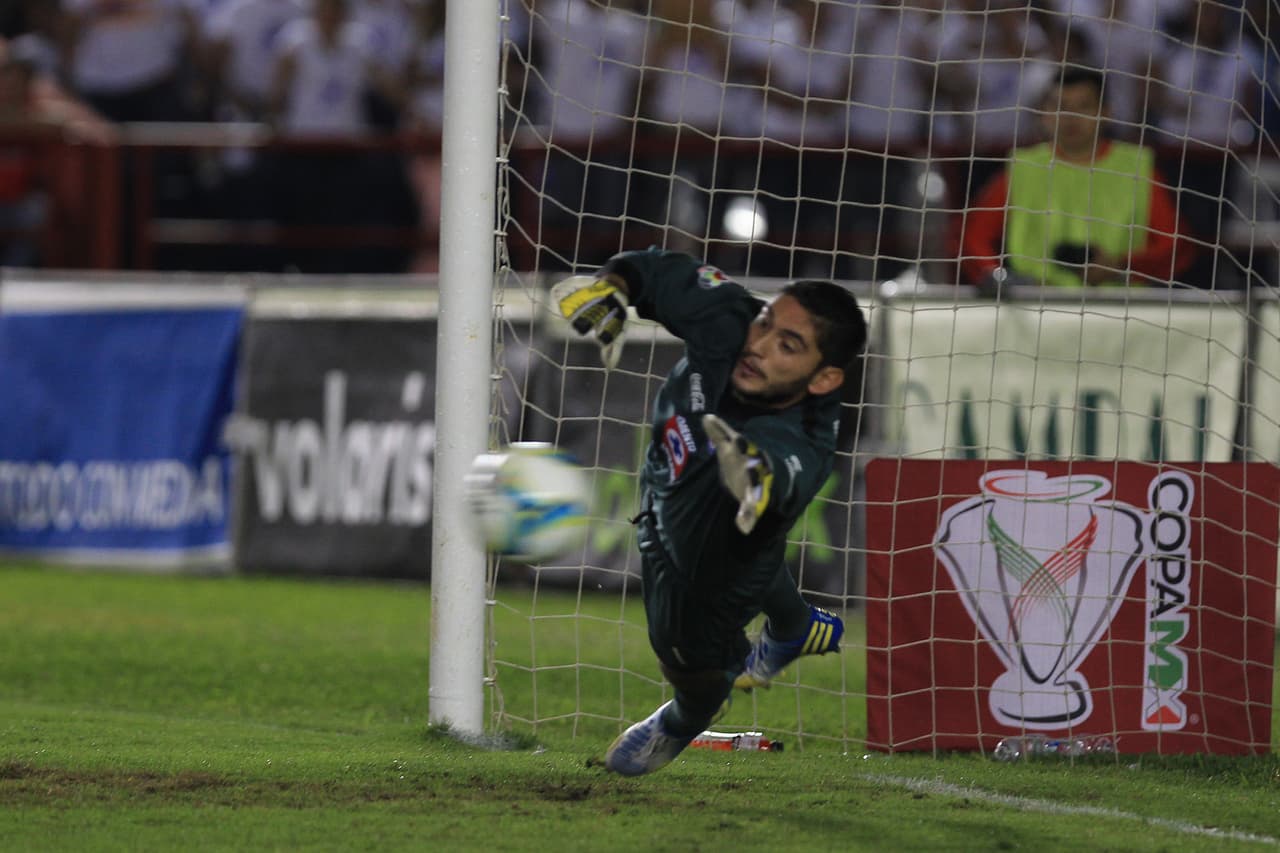 De hecho, 
<i>El Chuy</i> fue la figura de la jornada para que Cruz Azul se coronara en ese torneo contra Atlante ante 20 mil espectadores.