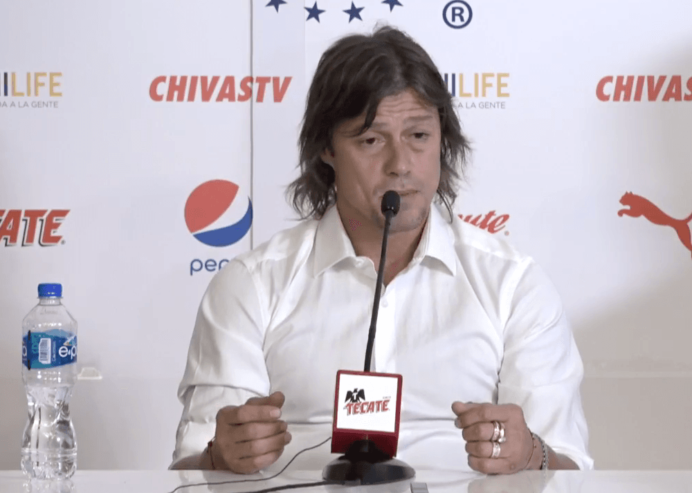 Básicamente fue la incomodidad de trabajar bajo condiciones que no le eran favorables. "Hemos llegado a un acuerdo con la directiva para desvincular a este cuerpo técnico", remató.