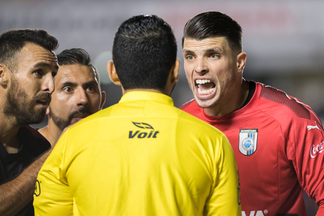 Al minuto 84 se marcó el cuarto penal del encuentro y los reclamos de los jugadores de Querétaro fueron inmediatos. Gran polémica envuelta en la marcación.