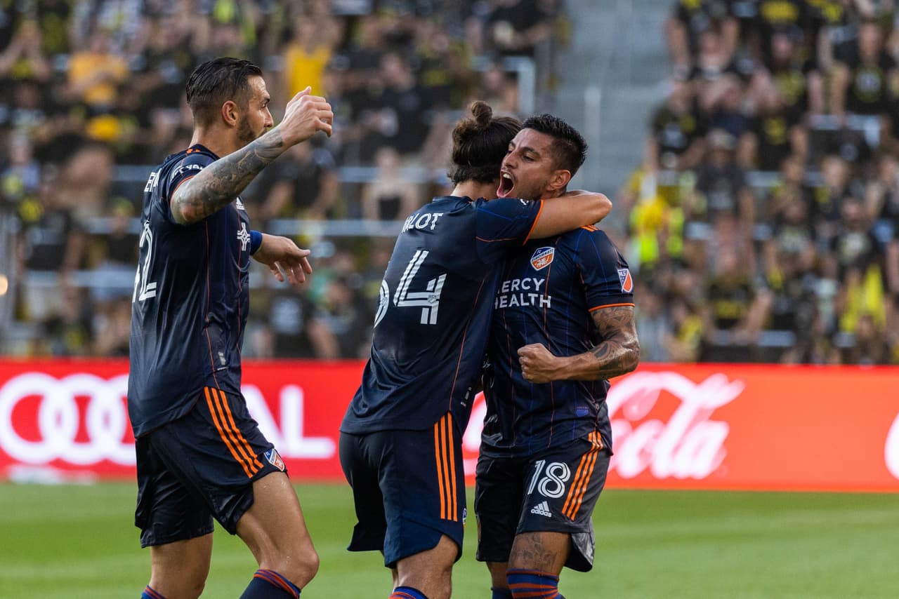 El tico Ronald Matarita había abierto la cuenta para los visitantes en la primera parte.