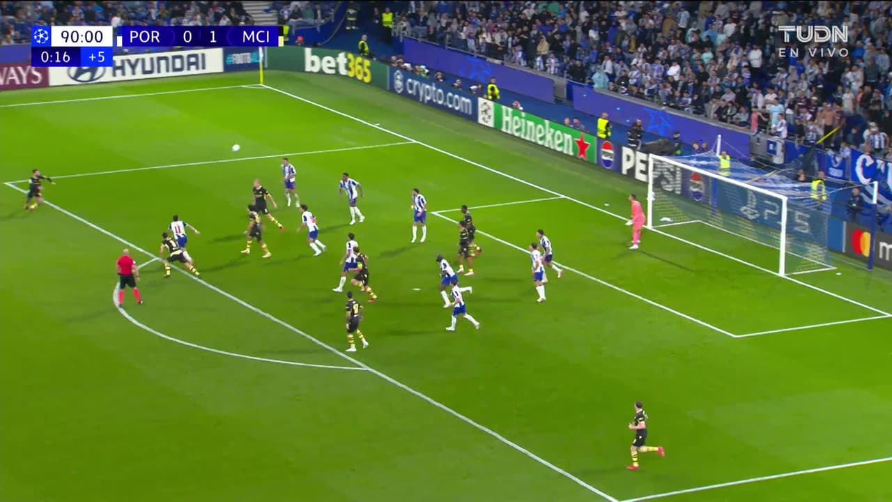 ¡GOL!  anota para Manchester City. Erling Haaland
