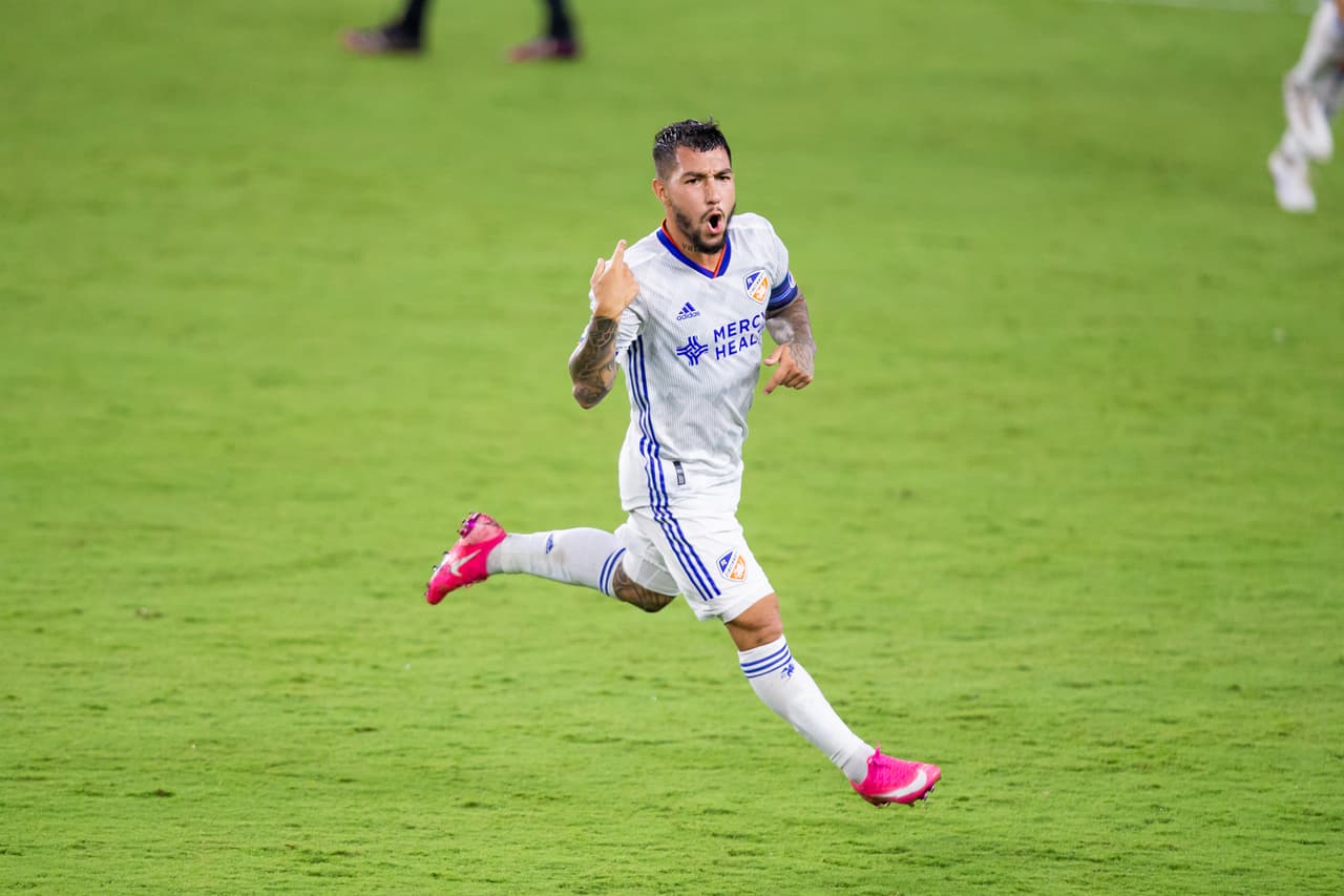 Llegó para revitalizar al proyecto deportivo de FC Cincinnati. El argentino Luciano Acosta marcó un gol y fue determinante en la victoria 2-0 del club del estado de Ohio frente a Toronto FC.
<br>
