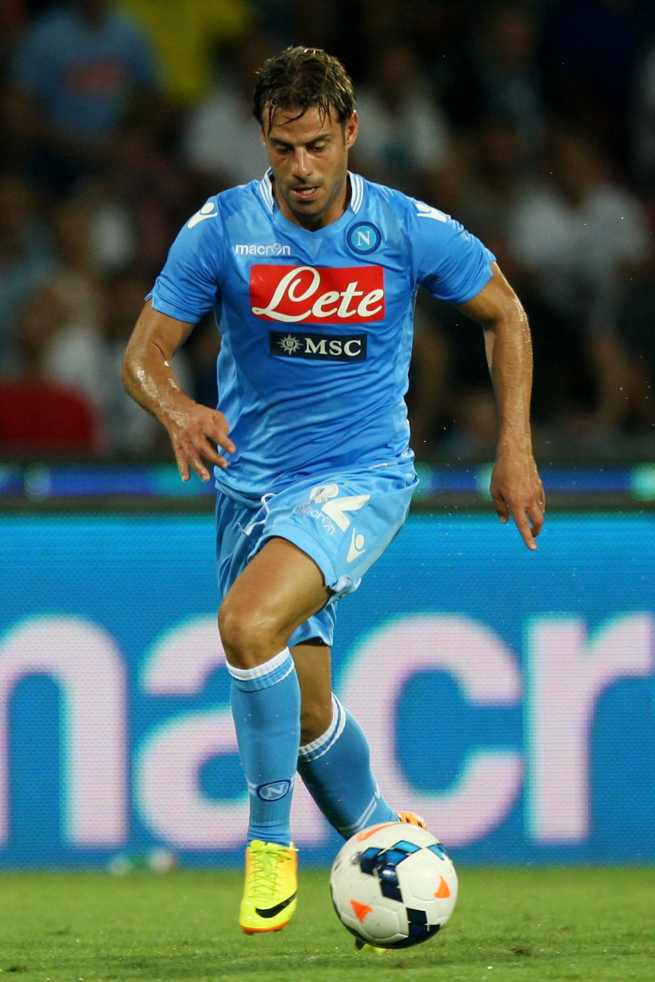 Emanuel Calaiò en su debut con el Napoli eligió el número 11. Cuando decide regresar al club después de 4 temporadas, los números que eligió fueron diversosa