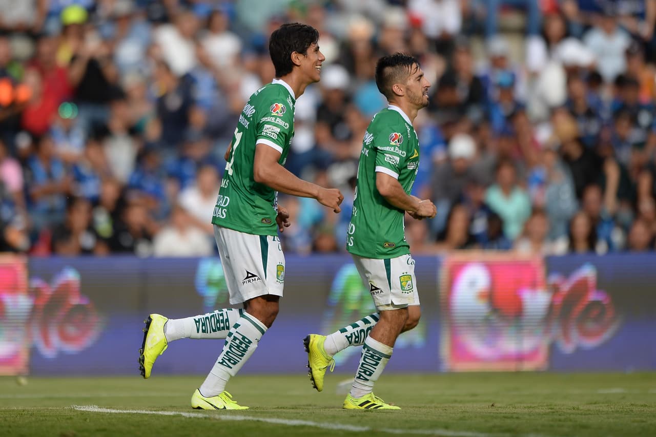 JJ Macías marcó un doblete, Ángel Mena y Luis Montes completaron la goleada de 4-0 ante Gallos Blancos.