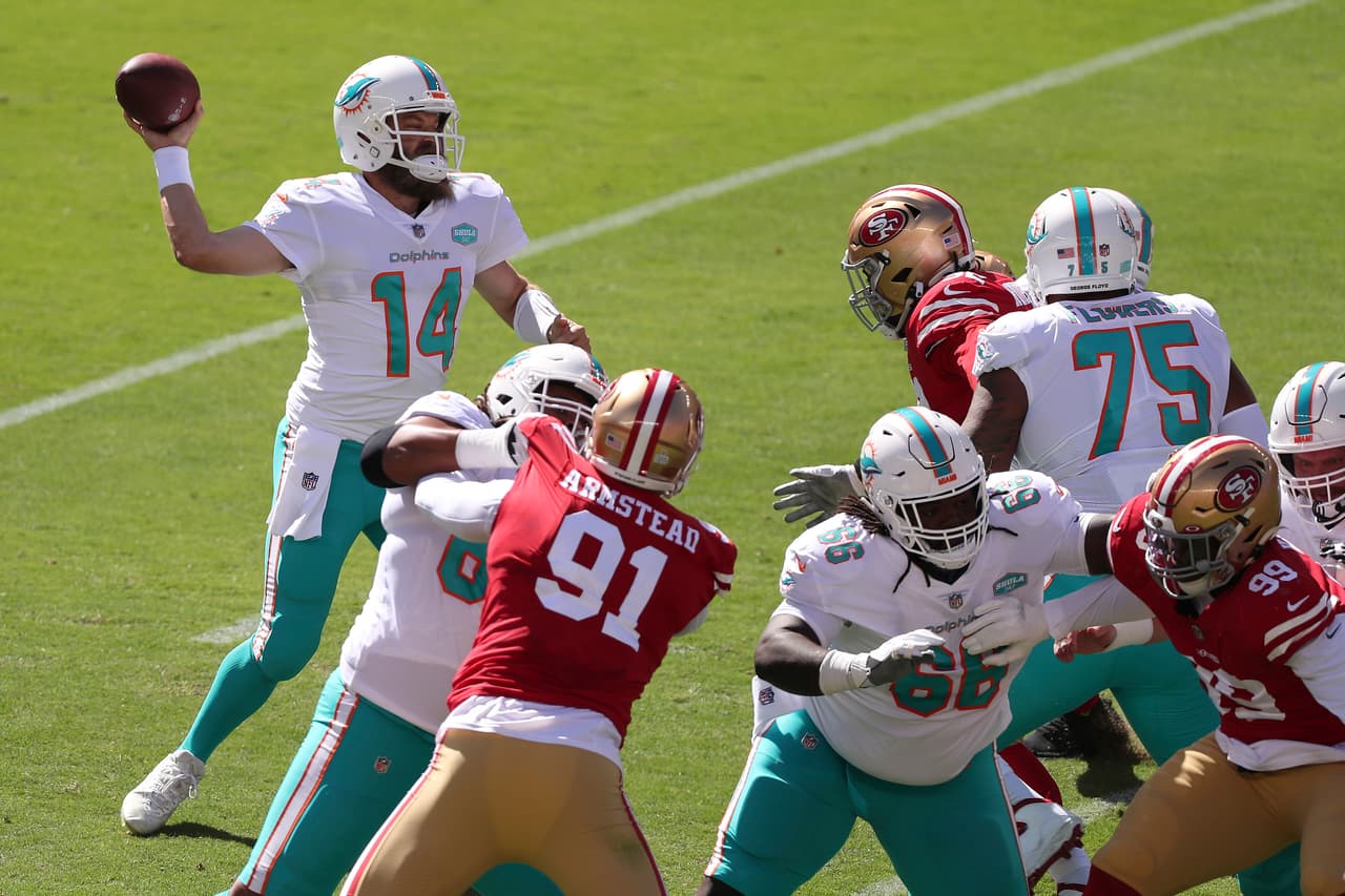 Miami maltrata a Jimmy G en su regreso de la lesión y los dolphins le ganan 43-17 a los 49'ers.