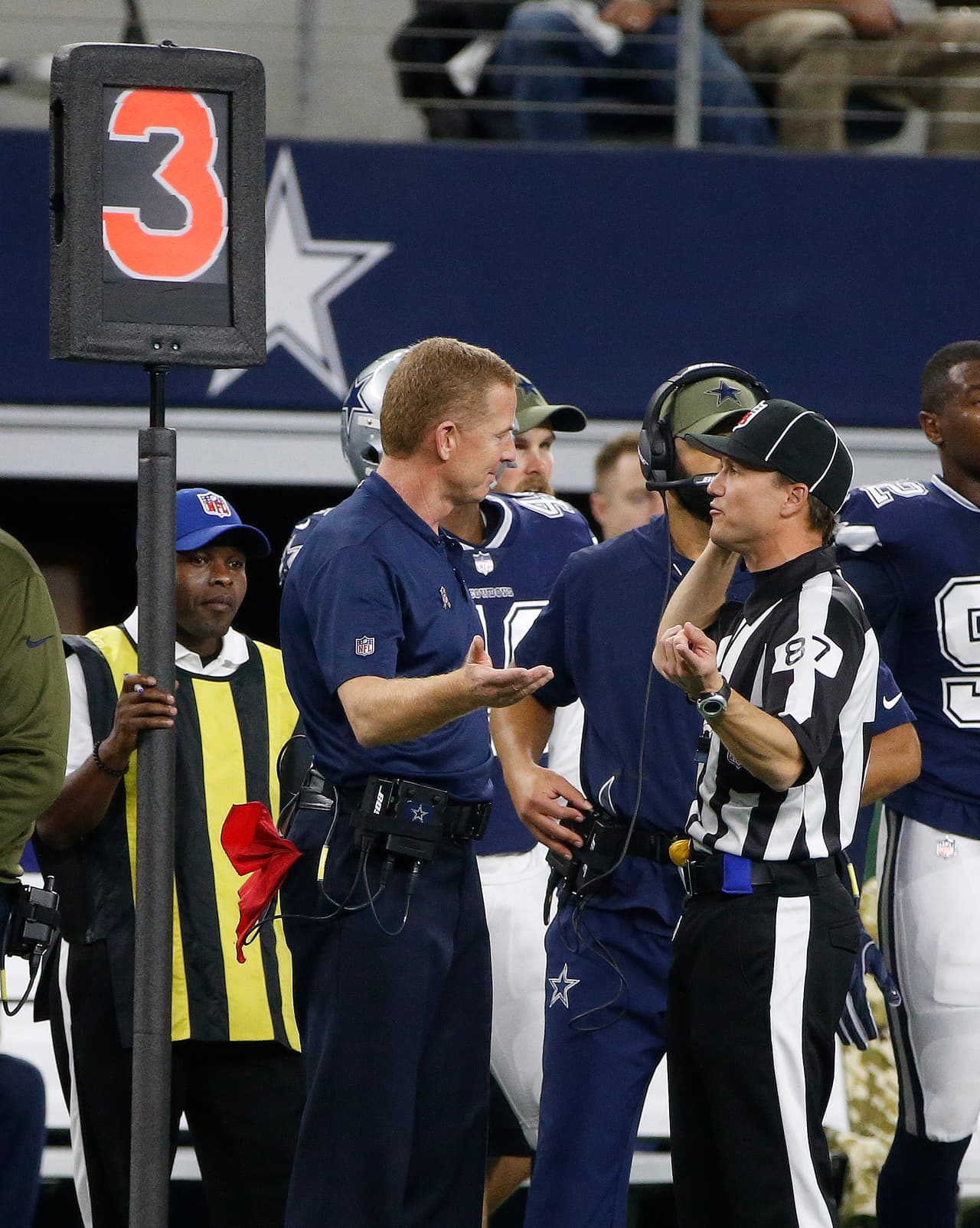 El agua sigue elevándose y llegando al cuello de Jason Garrett, cuyo puesto como head coach de los Cowboys empieza a correr más riesg por los pobres resultados.