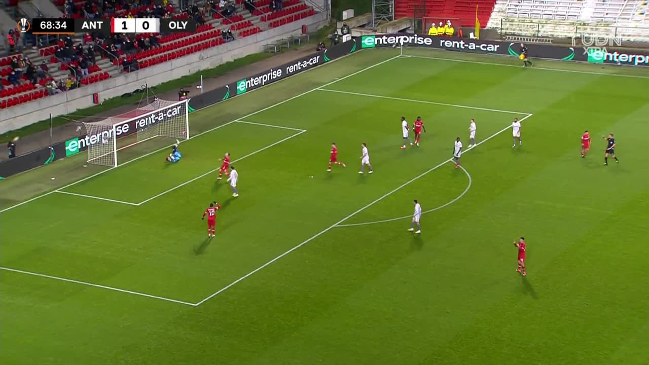 ¡TIRO ATAJADO! disparo por Benson Manuel.