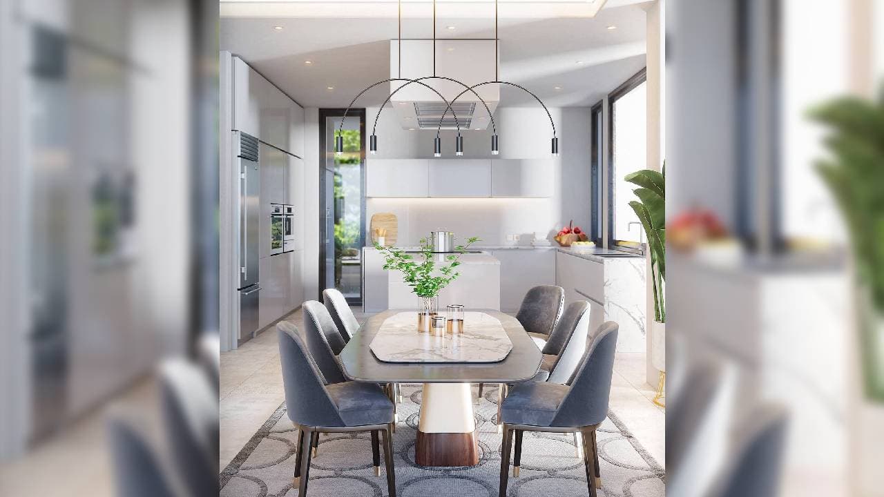 La cocina luciría impecable con finos detalles en grises. Georgina y Cristiano gustan de la decoración moderna y acogedora.