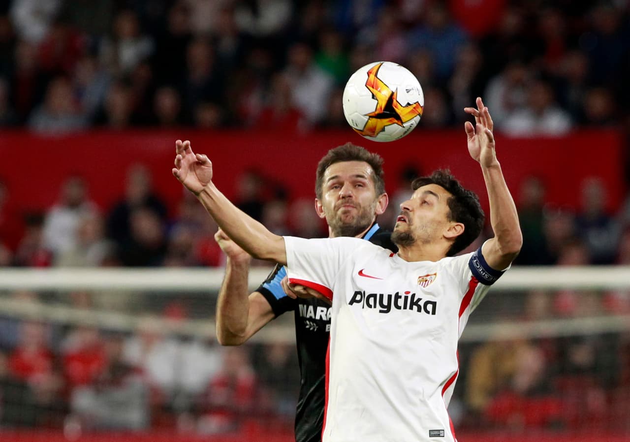 Jesús Navas | El lateral de 34 años tiene un valor aproximado de 3.5 millones de dólares. Dejó al Sevilla en 2013 para fichar en el Manchester City. En 2017 regresó a Sevilla donde juega actualmente. En su andar por el futbol inglés consiguió una Liga y dos Copas de Liga.