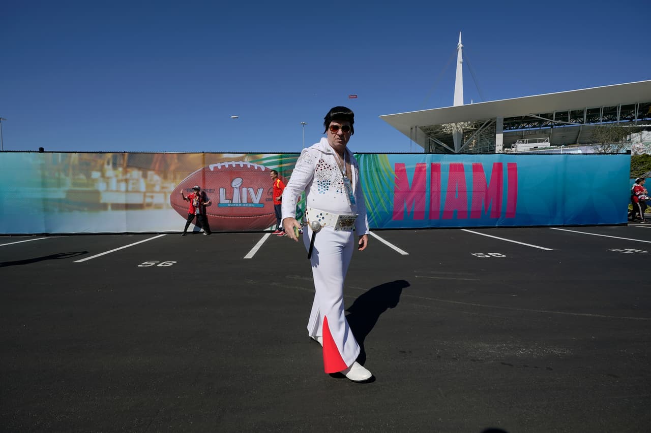 Así se vive el color en el Hard Rock Stadium de Florida previo al partido entre San Francisco 49ers y Kansas City Chiefs.