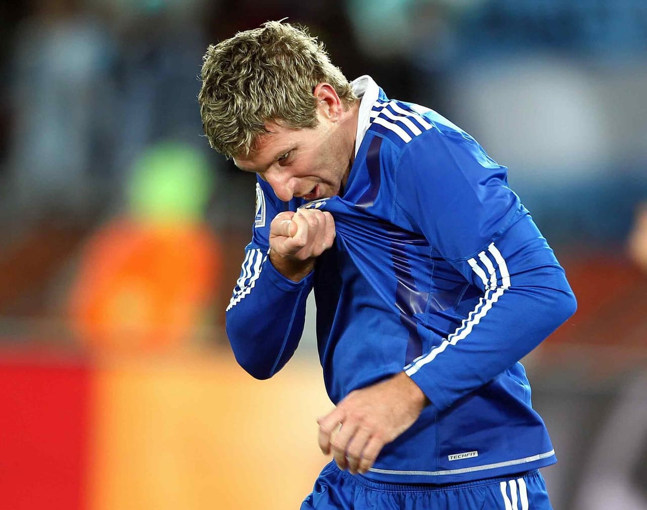 Un hito poco deseado: posee el récord Guiness al fallar tres penaltis en un mismo partido en la Copa América, duelo en el que perdió Argentina 3-0 ante Colombia en la edición de 1999.