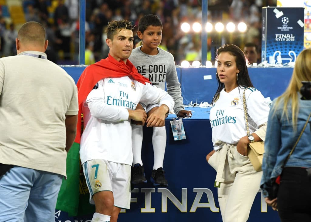 Valga la pena recordar que Cristiano Ronaldo tiene como pareja a Georgina Rodríguez, mujer que lo ha sabido apoyar y convertirse en el apoyo para criar a su pequeño Cristiano Junior.