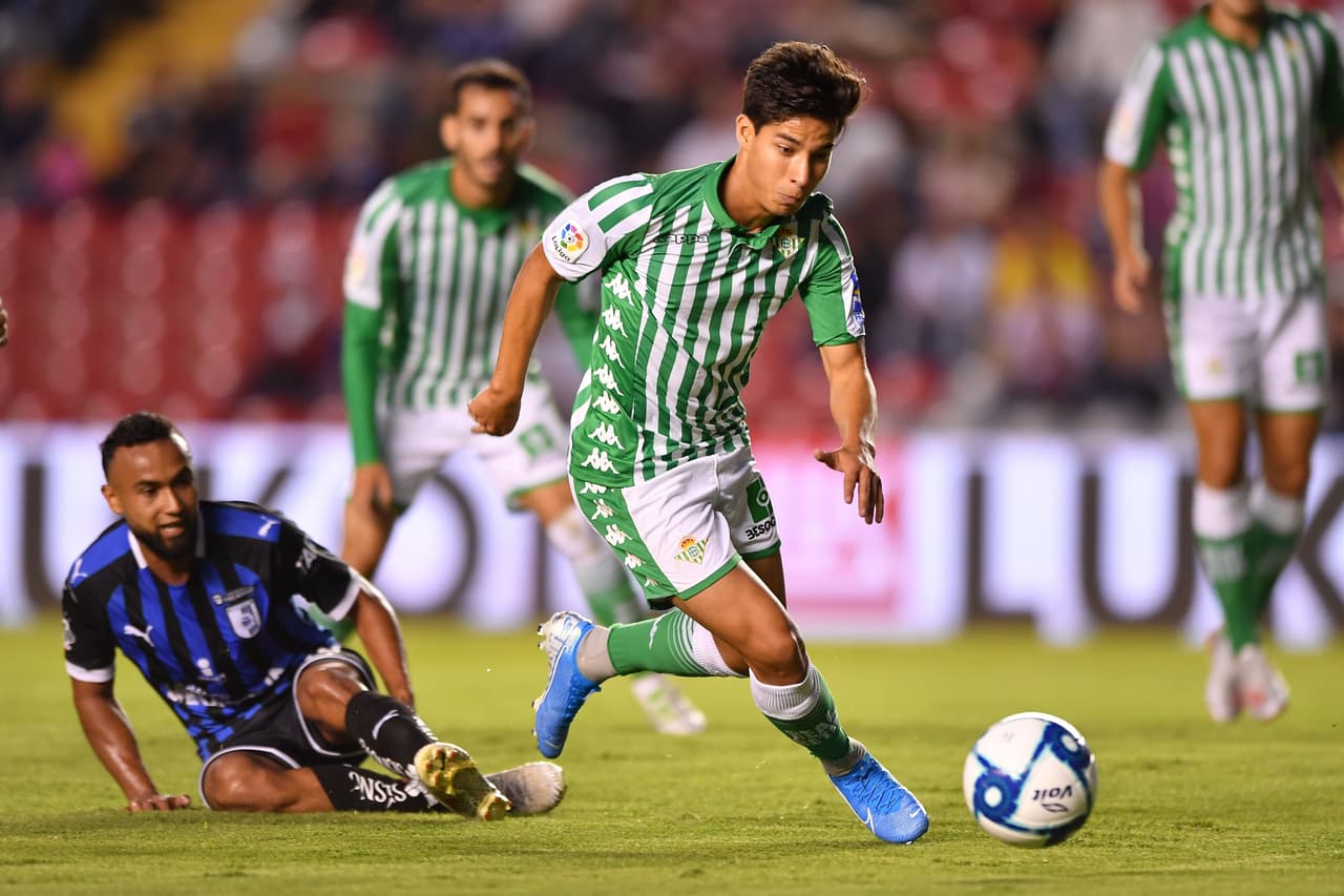 Diego Lainez y Andrés Guardado estuvieron presentes en la gira del Betis ante Querétaro