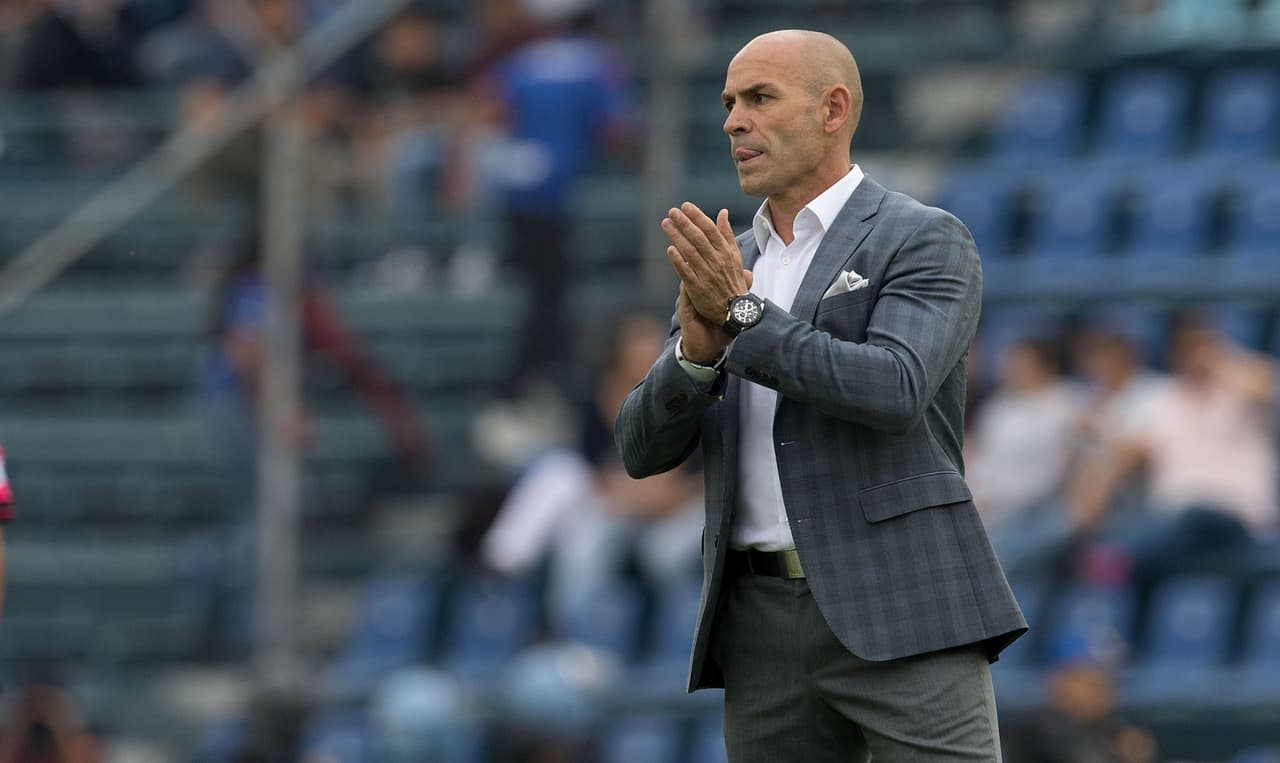 Afición mantuvo el #YoConJémez durante partido ante Morelia