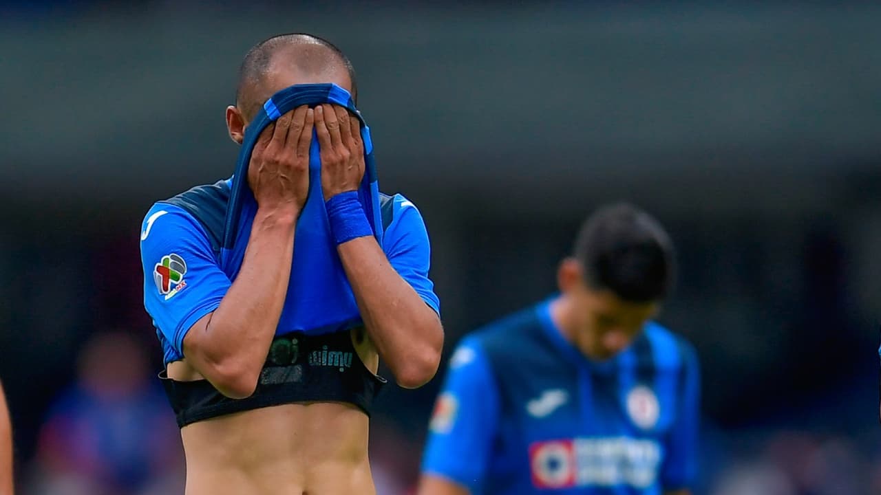 Rafael Baca sale de cambio y el Estadio Azteca lo despide entre abucheos