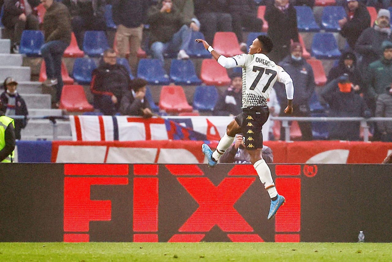 Con gol de David Okereke al 61', Venezia derrota a Bologna durante la Jornada 13 en la Serie A y así se va alejando del descenso.