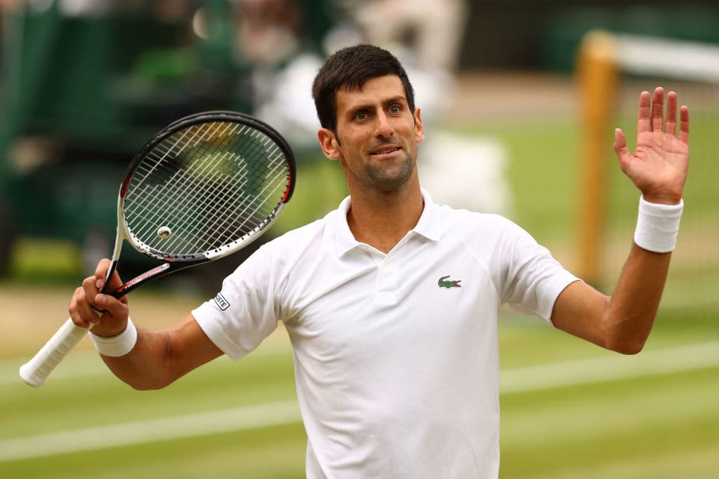 Novak Djokovic celebra la clasificación la final 100 en su carrera, 22 en Grand Slam y su triunfo número 13 sobre tenistas número uno. El sudafricano Kevin Anderson lo espera este domingo.