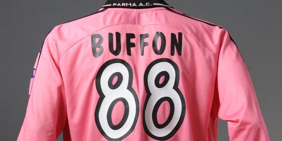 Temporadas después, el mítico portero italiano también echó mano del extraño 88 en los dorsales.