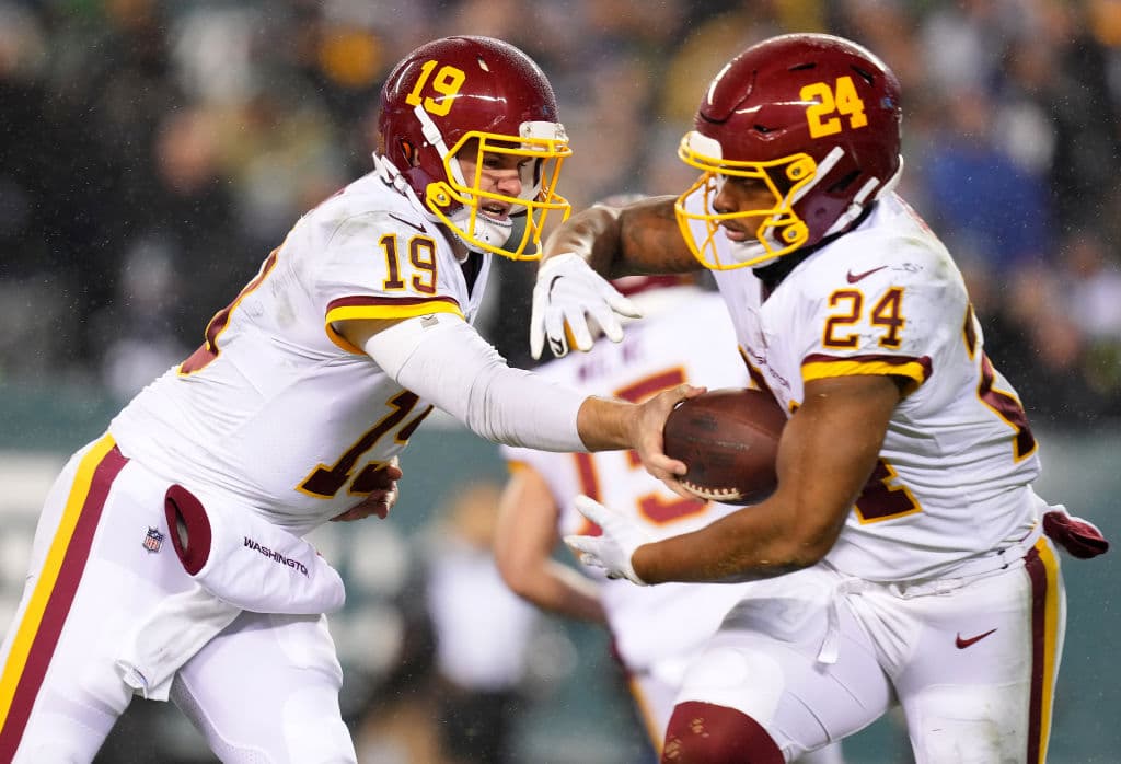 Los Angeles Rams dominan a los Seahawks en casa y les pegan 10-20, mientas Philadelphia continúa por la pelea en los Wildcards y vencen a Washington 17-27.