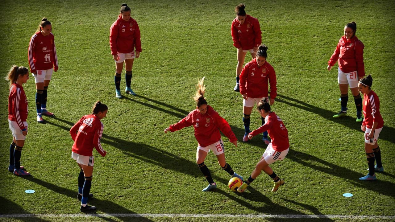 Quince jugadoras renuncian a la Selección de España femenil
