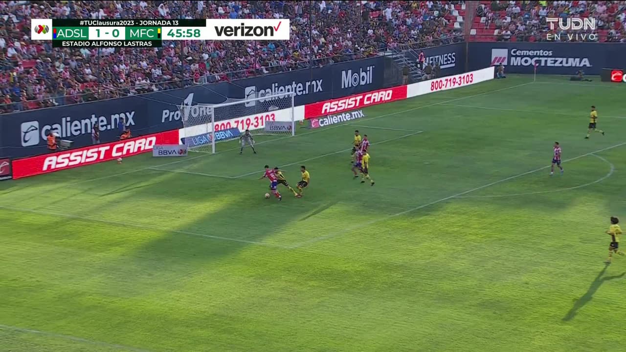 ¡TIRO ATAJADO! disparo por Mateo Klimowicz.