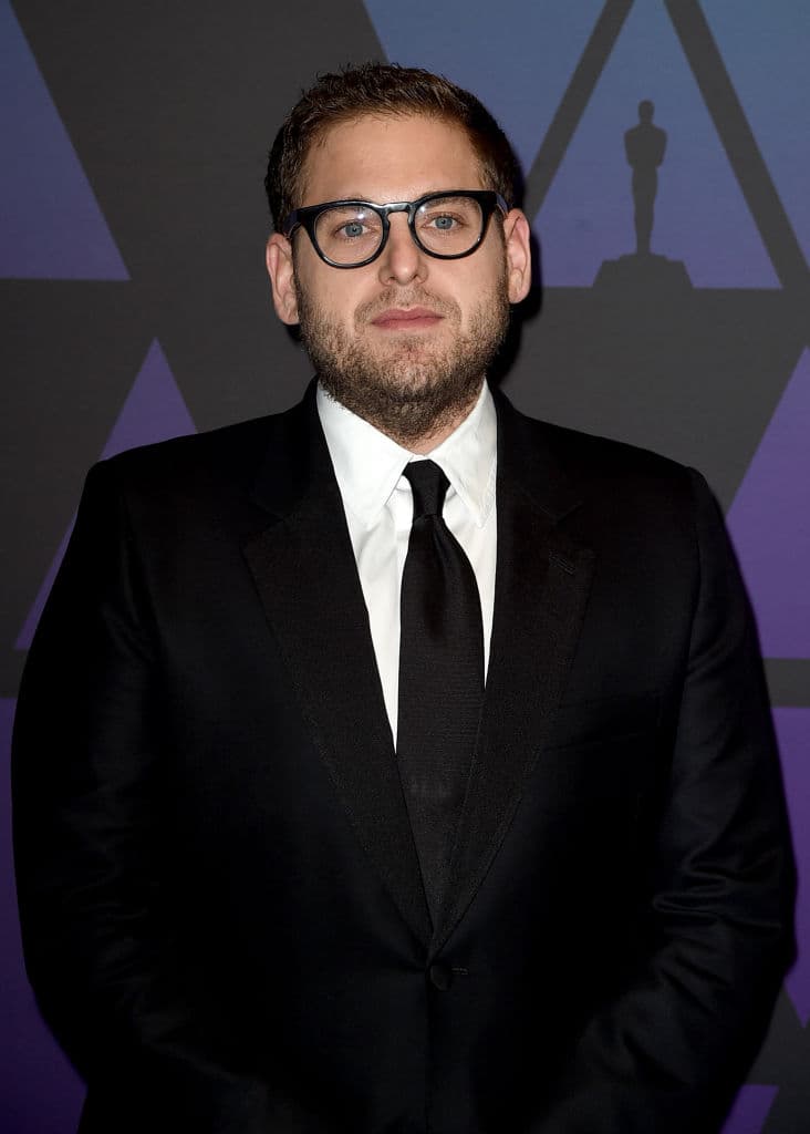 Su enorme éxito y fortuna le valió el mote de “El lobo de Wall Street”. Dinero. Poder. Mujeres. Drogas. Las tentaciones abundaban y el temor a la ley era irrelevante. Jordan y su manada de lobos consideraban que la discreción era una cualidad anticuada; nunca se conformaban con lo que tenían.
<br>