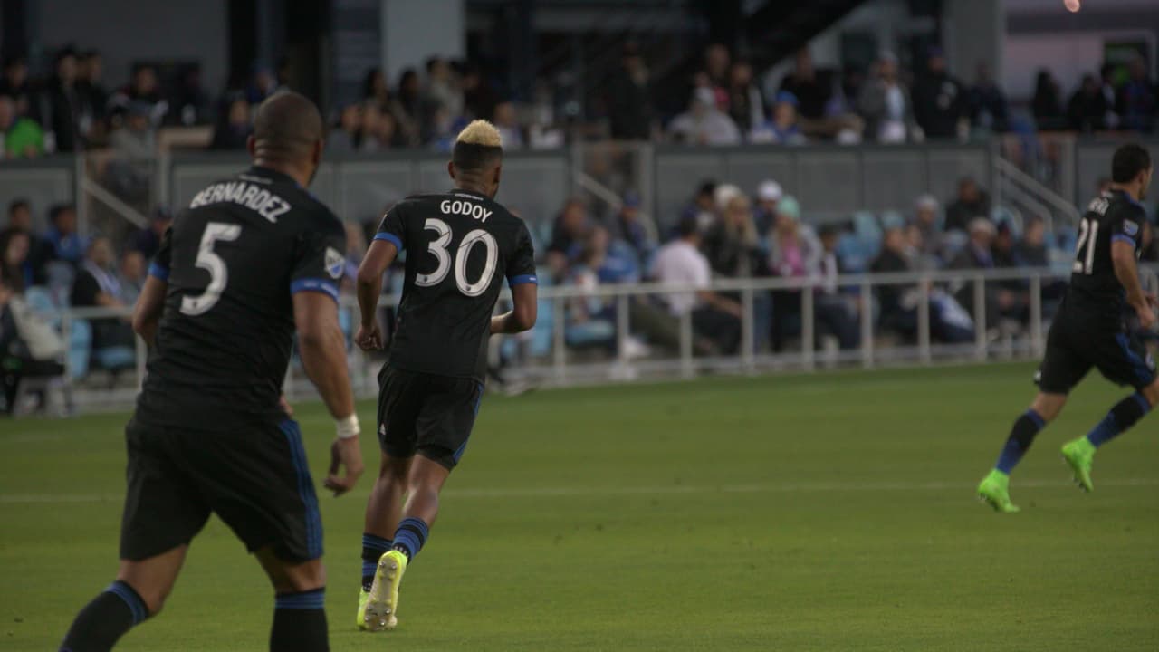 Pelo amarillo y guayos verdes. Señales para identificar a Godoy, sobran.
