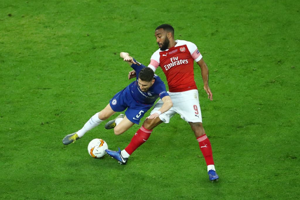 Pero para su desgracia, en este partido no lograron conjuntarse ni él ni el gabonés para crear ese frete de ataque que cuando juega a lo mismo, desquicia defensas.