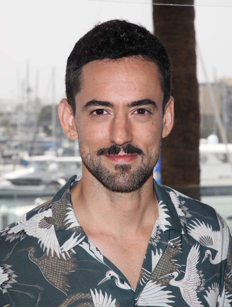 El papá monta un fraude para mudarse a una colonia más humilde.
<br>