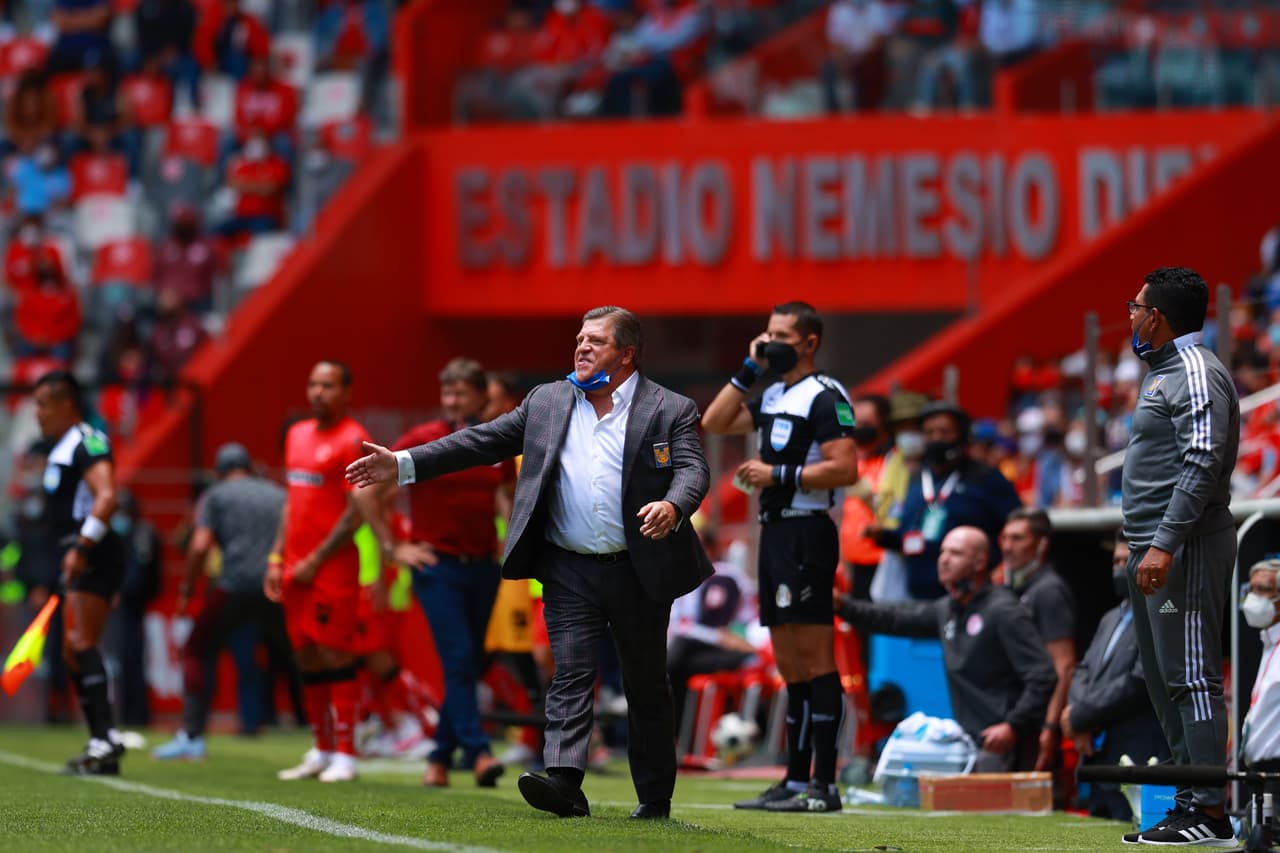 Miguel Herrera dirige a Tigres contra Toluca