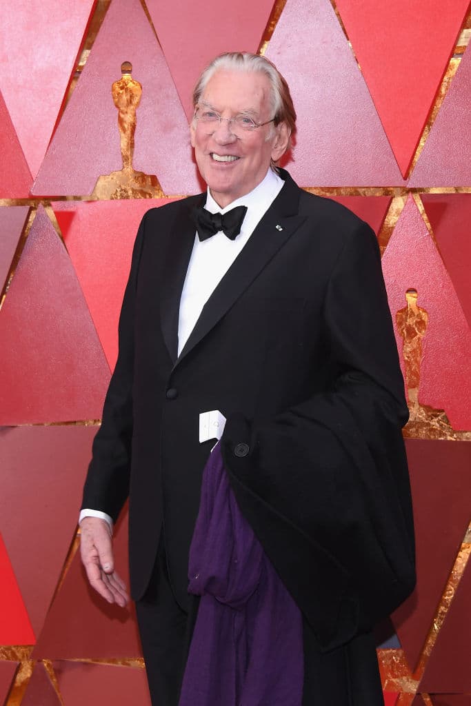 Dalton Trumbo's Johnny Got His Gun (1971) - Un joven combatiente de la Primera Guerra Mundial despierta totalmente confuso en un hospital, confinado de por vida, ciego, sordo y mudo y con las piernas y los brazos amputados a causa de una explosión sucedida durante un bombardeo.
<br>