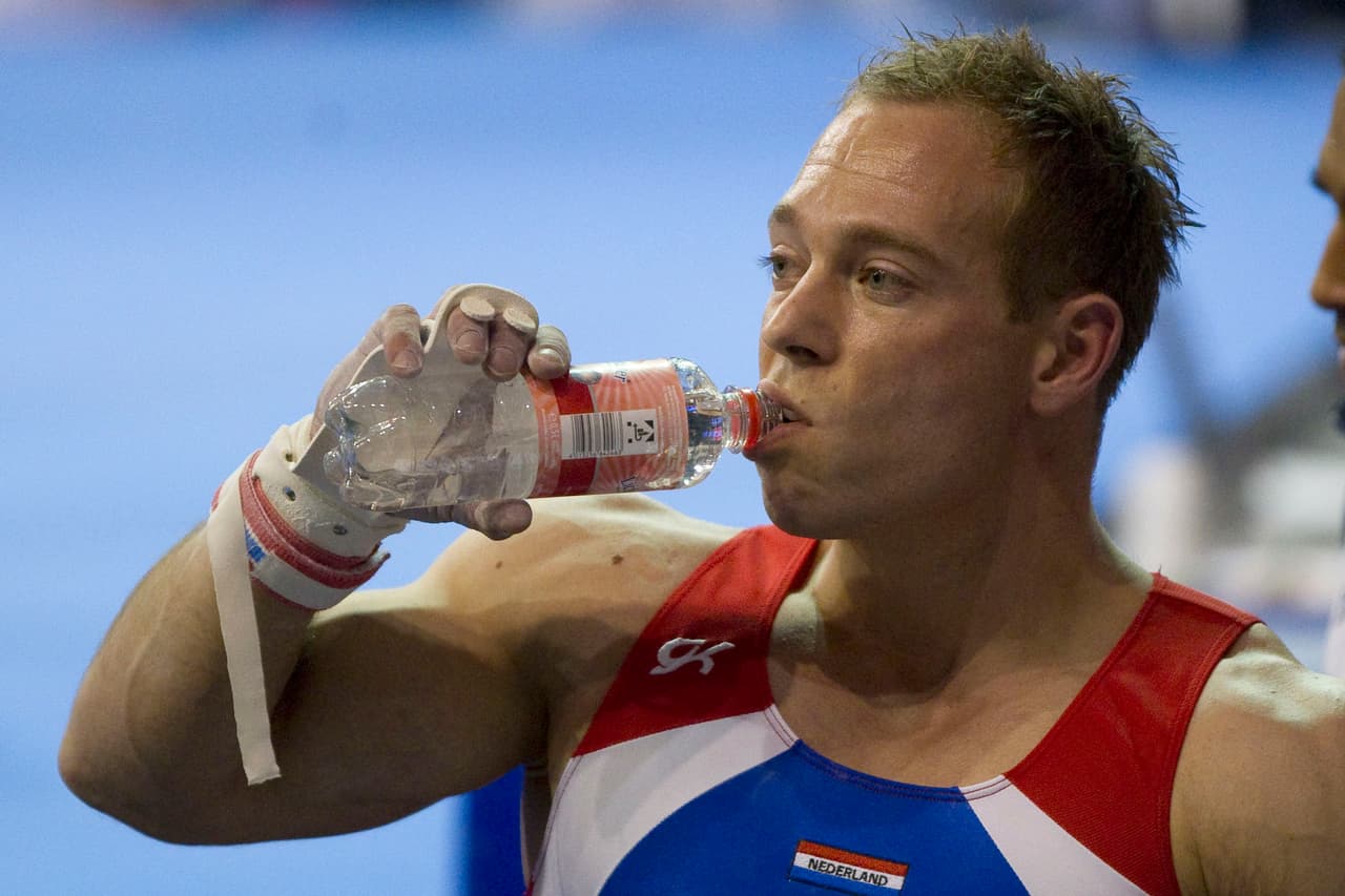 Holanda envió de vuelta a casa a gimnasta por salir y beber alcohol de noche