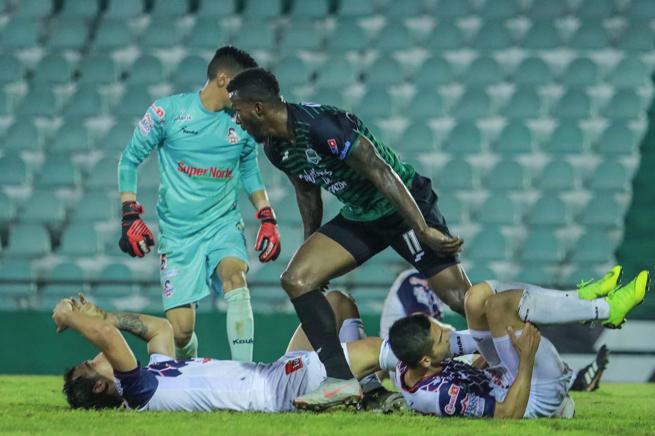 Franco Arizala en festejo de gol durante el juego de la Fecha 3 del Clausura 2019 de la Copa MX, entre Cafetaleros de Tapachula y Cimarrones de Sonora.