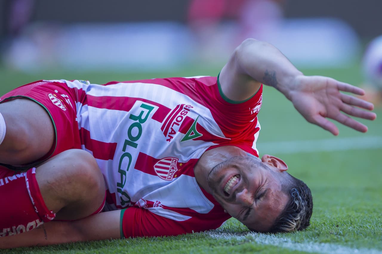 Atlas tocaba la puerta muy temprano en el juego, pero Malagón impedía el gol con tremenda atajada.
