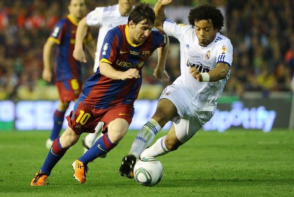 Para el complemento las cosas no cambiaron demasiado, aunque los contragolpes blancos eran neutralizados por el dominio de pelota 'culé'.