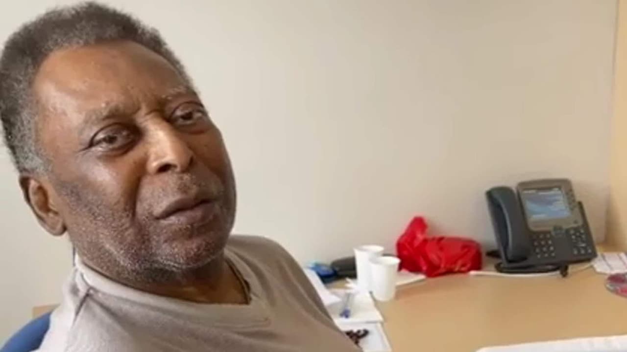 Pelé es internado nuevamente en Brasil por su tumor de colon