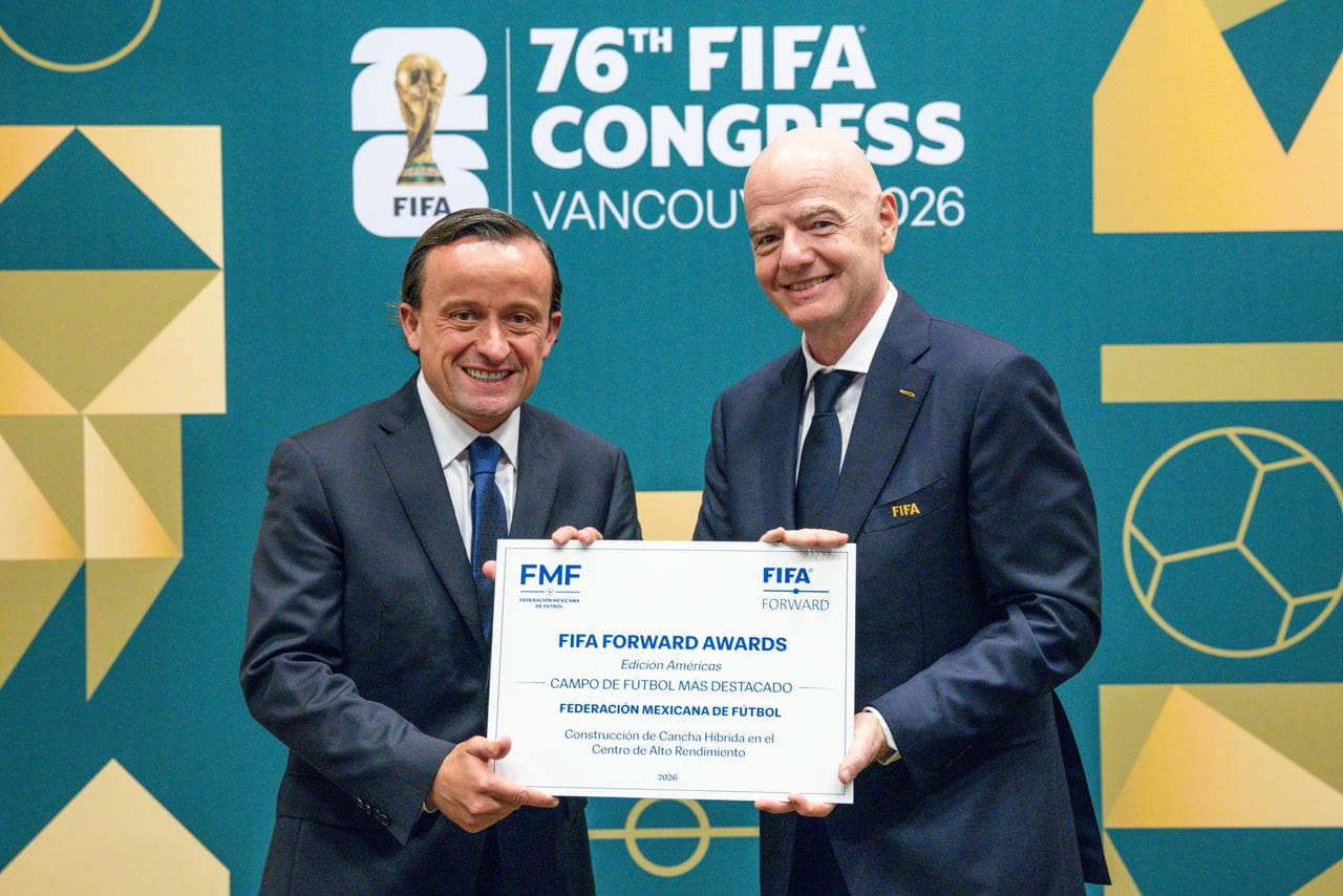 FIFA reconoce a la Federación Mexicana de Futbol por cancha híbrida en el CAR