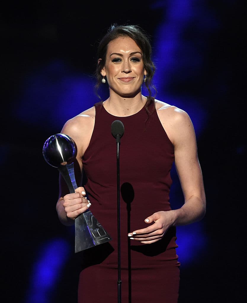 "Se trata de tomar decisiones que se adapten a mí, a mi familia y a dónde queremos ir, a dónde queremos estar y no a esperar", concluyó la basquetbolista.