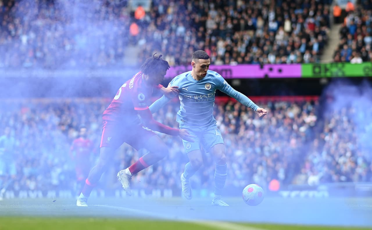 Manchester City y Liverpool dieron un gran partido en Etihad Stadium con un 2-2 final que deja todo igual en la lucha por el título de la Premier League de Inglaterra.