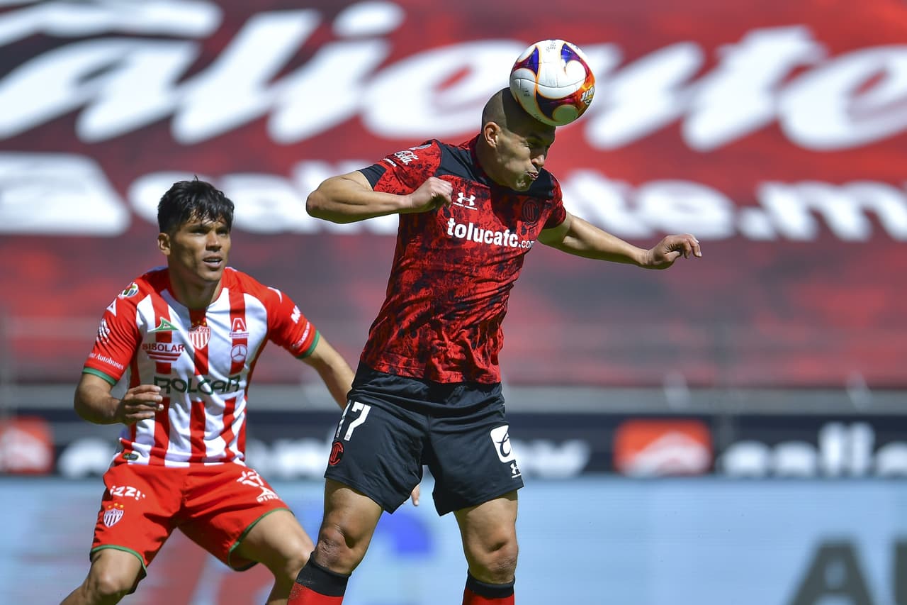 Toluca se impone ante Necaxa 2-0 , durante la tercera jornada del Torneo Guard1anes de la Liga MX. Michael Estrada, de penal, logró hacer el primer tanto, mientras que Joao Plata, de último minuto, anotó el gol que aseguró la victoria de los 'Diablos Rojos' en casa.