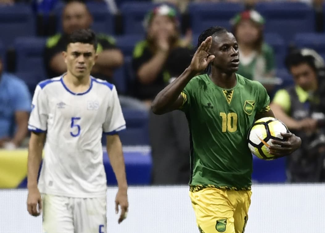 Al final una mano en el área de Rubén Marroquín significó pena máxima a favor de Jamaica.