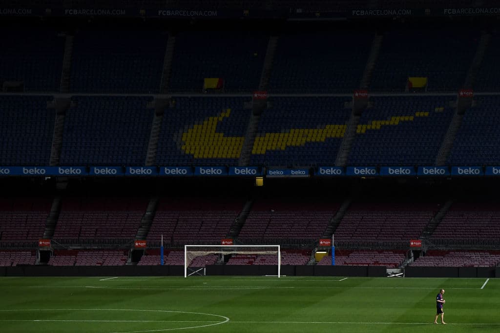 Acostumbrado a ver el estadio repleto durante sus 16 años que militó con el Barcelona, Iniesta vivió un momento de paz, de tranquilidad y de reflexión al tener al coloso dormido y para él solo.